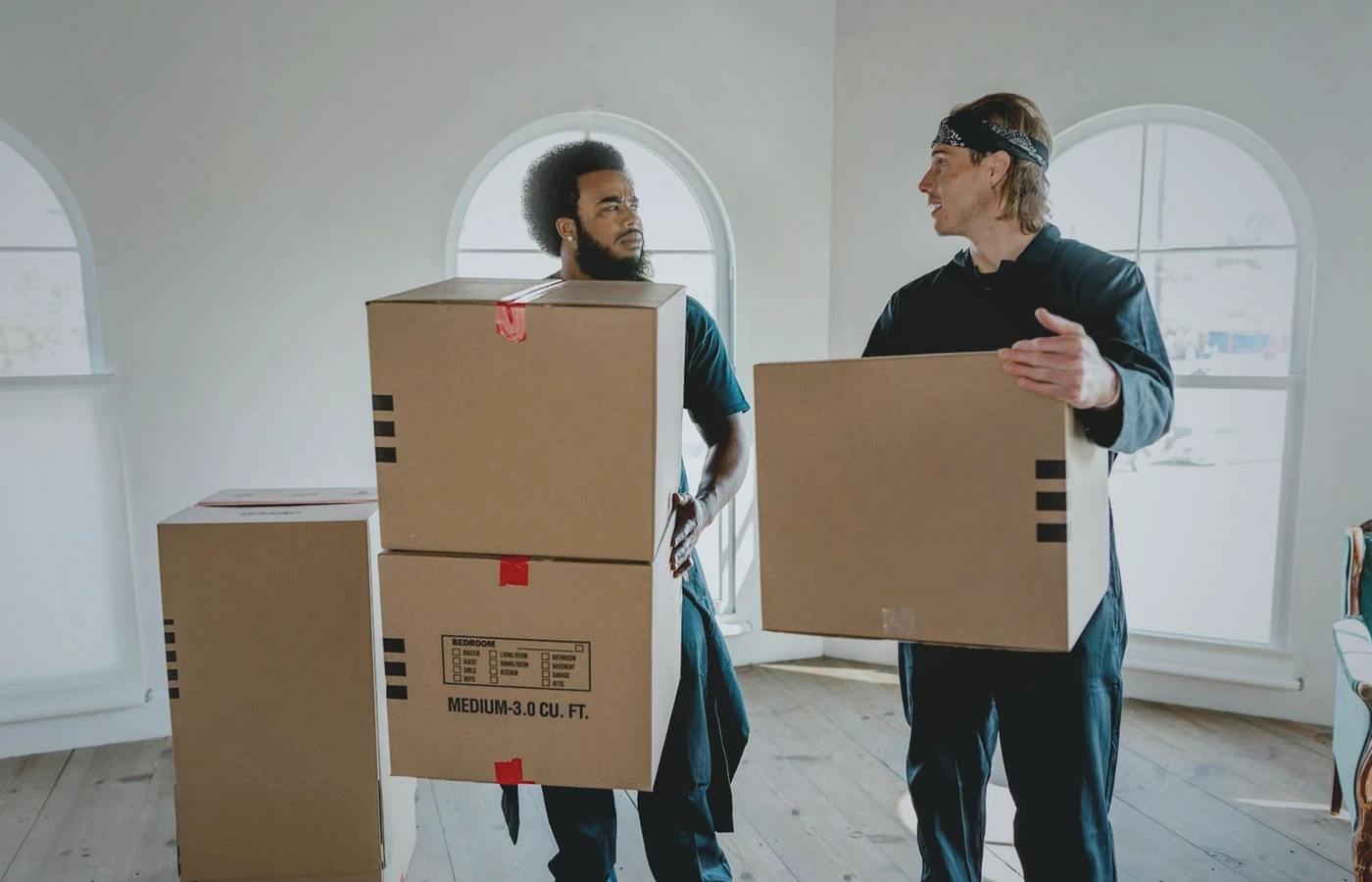 פירוק והרכבת רהיטים במעבר דירה בחיפה: מדריך בטוח